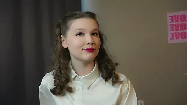 NicoleBryd online show from March 17, 8:39 am