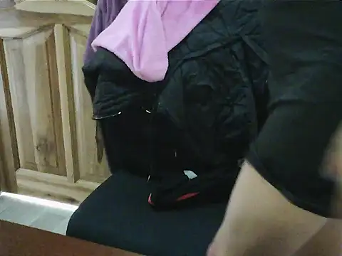 Erin oficial online show from April 8, 2:39 pm