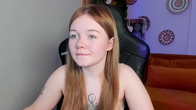 Snapshot of ElinaVale chatting on March 17, 5:38 pm ElinaVale online show from March 17, 5:38 pm