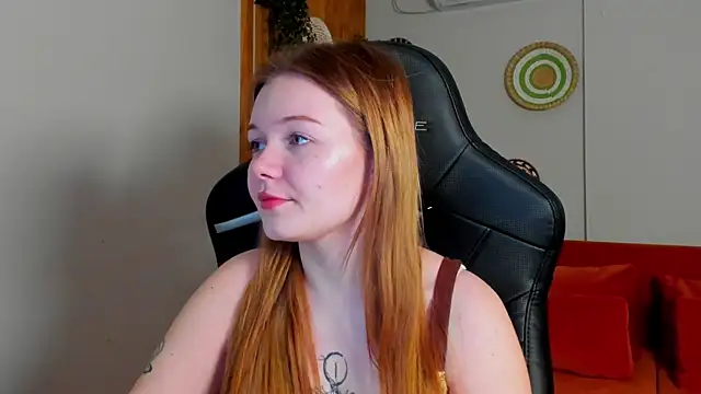 Snapshot of ElinaVale chatting on March 22, 5:11 am ElinaVale online show from March 22, 5:11 am