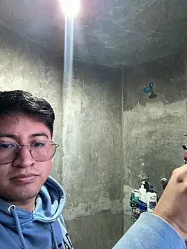 Snapshot of GoldenM95 chatting on March 18, 8:01 pm GoldenM95 online show from March 18, 8:01 pm