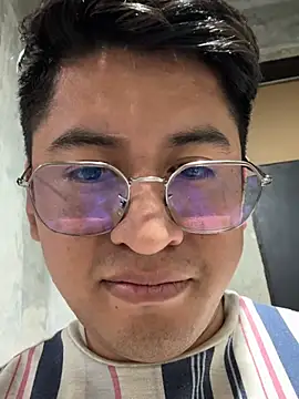 Snapshot of GoldenM95 chatting on March 21, 7:24 am GoldenM95 online show from March 21, 7:24 am