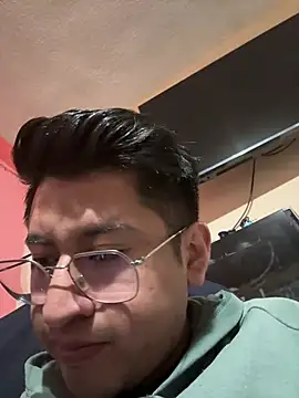 Snapshot of GoldenM95 chatting on March 24, 7:02 am GoldenM95 online show from March 24, 7:02 am