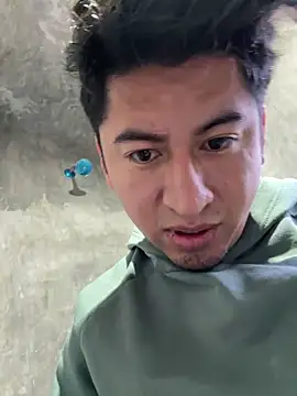 Snapshot of GoldenM95 chatting on March 29, 6:19 pm GoldenM95 online show from March 29, 6:19 pm