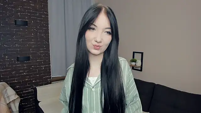 Snapshot of KarieDeever chatting on March 7, 2:25 pm KarieDeever online show from March 7, 2:25 pm