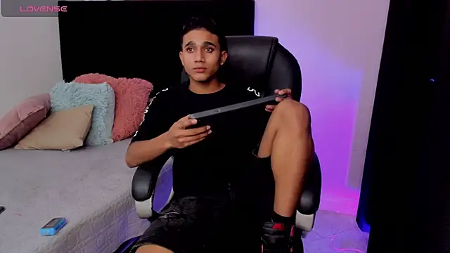 Snapshot of Morgan_Bladee chatting on March 18, 11:13 am Morgan Bladee online show from March 18, 11:13 am