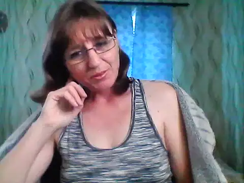 Snapshot of Alisaprice077 chatting on April 7, 9:32 am Alisaprice077 online show from April 7, 9:32 am