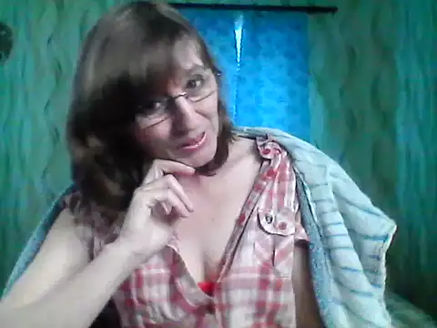Snapshot of Alisaprice077 chatting on April 9, 8:31 am Alisaprice077 online show from April 9, 8:31 am