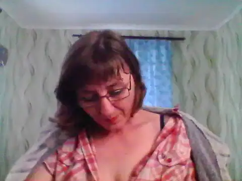 Snapshot of Alisaprice077 chatting on April 18, 8:51 am Alisaprice077 online show from April 18, 8:51 am
