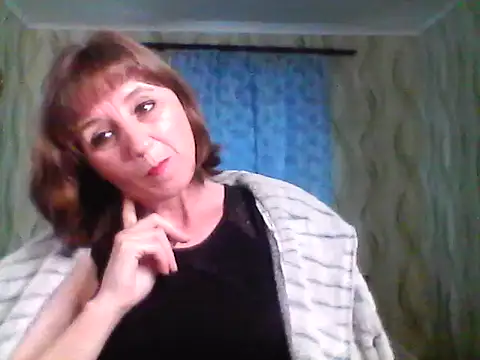 Snapshot of Alisaprice077 chatting on April 19, 7:29 am Alisaprice077 online show from April 19, 7:29 am