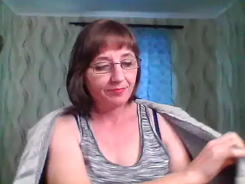 Snapshot of Alisaprice077 chatting on April 22, 9:01 am Alisaprice077 online show from April 22, 9:01 am