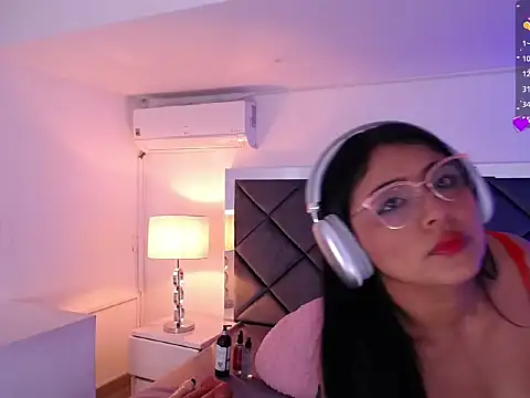 Snapshot of AlmaRios chatting on March 24, 1:38 pm AlmaRios online show from March 24, 1:38 pm