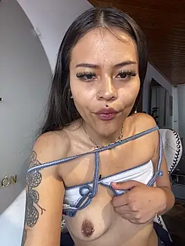 Snapshot of Cloe_pink1 chatting on March 24, 2:22 pm Cloe pink1 online show from March 24, 2:22 pm