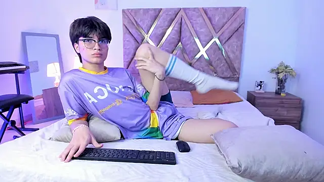 Snapshot of Kai_blaz chatting on March 14, 6:35 pm Kai blaz online show from March 14, 6:35 pm