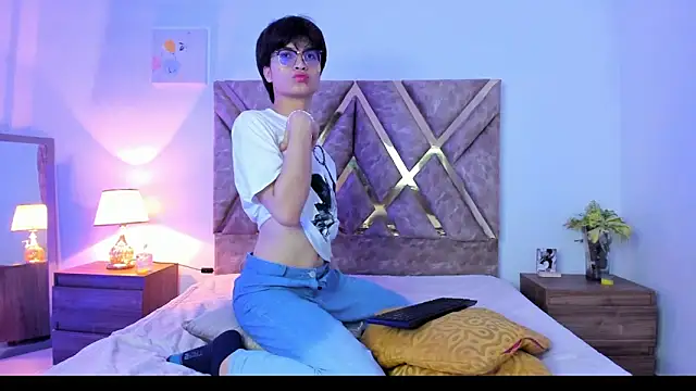 Snapshot of Kai_blaz chatting on March 18, 9:51 pm Kai blaz online show from March 18, 9:51 pm