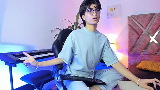 Snapshot of Kai_blaz chatting on March 28, 5:56 pm Kai blaz online show from March 28, 5:56 pm