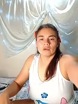 Snapshot of BettyBoo_w chatting on March 9, 11:03 am BettyBoo w online show from March 9, 11:03 am