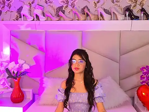 Snapshot of OliviaDiaz chatting on March 7, 8:39 pm OliviaDiaz online show from March 7, 8:39 pm