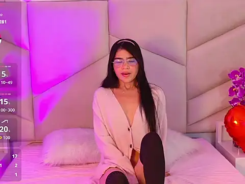 Snapshot of OliviaDiaz chatting on March 8, 1:59 pm OliviaDiaz online show from March 8, 1:59 pm