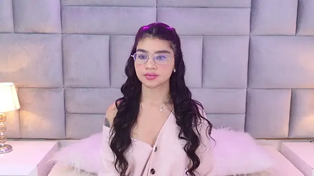 Snapshot of OliviaDiaz chatting on March 24, 8:36 pm OliviaDiaz online show from March 24, 8:36 pm