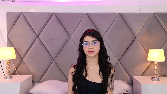 Snapshot of OliviaDiaz chatting on March 27, 8:52 pm OliviaDiaz online show from March 27, 8:52 pm