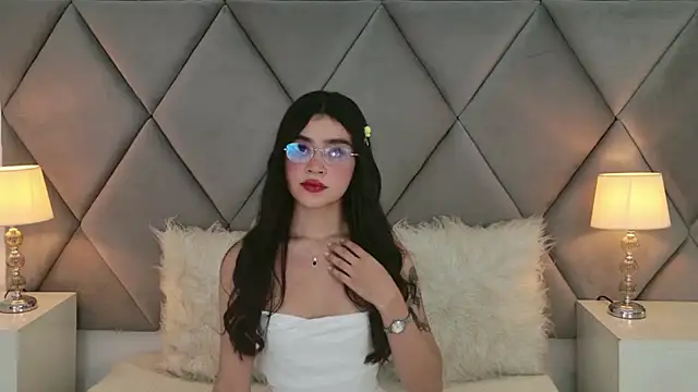 OliviaDiaz online show from June 18, 8:13 pm