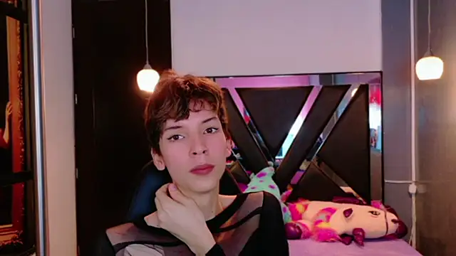 Stefany PiInk online show from June 9, 1:56 pm