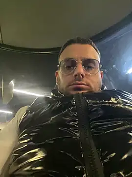 Snapshot of tonyboys19418 chatting on March 8, 9:07 pm tonyboys19418 online show from March 8, 9:07 pm