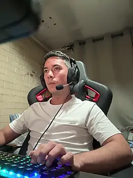 Snapshot of Cr1sXPorn chatting on March 8, 3:32 am Cr1sXPorn online show from March 8, 3:32 am