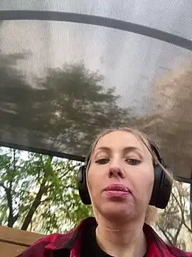 Snapshot of AngelEnigma chatting on April 30, 4:13 pm AngelEnigma online show from April 30, 4:13 pm