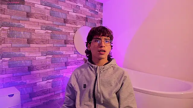 Snapshot of JUSTIN_TAY1 chatting on March 25, 12:11 pm JUSTIN TAY1 online show from March 25, 12:11 pm