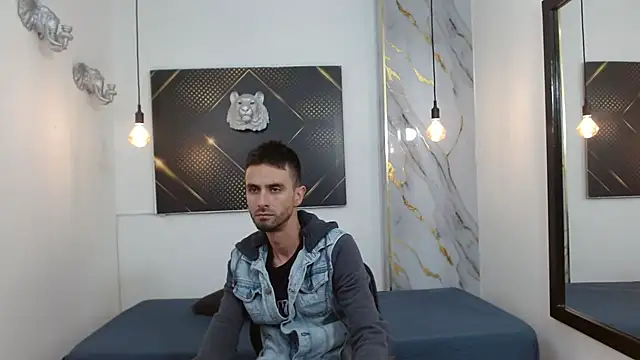 Snapshot of KingOfTemptation chatting on March 9, 2:59 am KingOfTemptation online show from March 9, 2:59 am