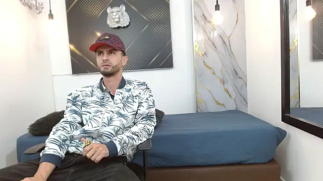 Snapshot of KingOfTemptation chatting on March 24, 3:00 am KingOfTemptation online show from March 24, 3:00 am