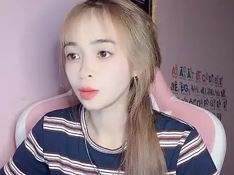 Snapshot of Odile068 chatting on March 14, 4:23 pm Odile068 online show from March 14, 4:23 pm