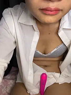 -Lilyn- online show from May 1, 4:55 pm