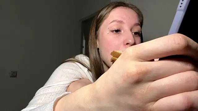 Snapshot of Sweet_Pussy_Girl chatting on March 12, 12:44 pm Sweet Pussy Girl online show from March 12, 12:44 pm