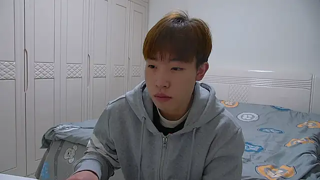 Snapshot of Similu-001 chatting on March 7, 1:08 pm Similu-001 online show from March 7, 1:08 pm