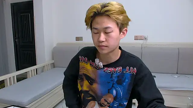 Chili-001 online show from March 13, 4:52 am