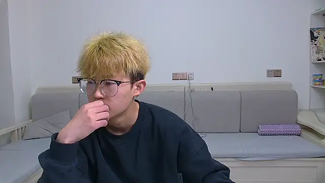 Chili-001 online show from March 18, 10:40 am