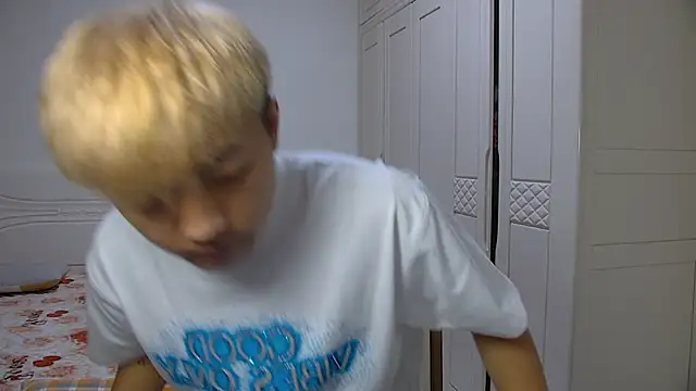 Chili-001 online show from March 22, 11:02 am