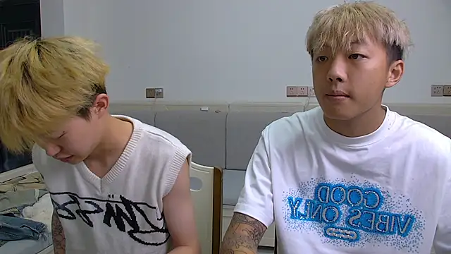 Chili-001 online show from March 24, 6:51 am