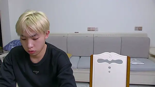 Chili-001 online show from April 2, 10:57 am