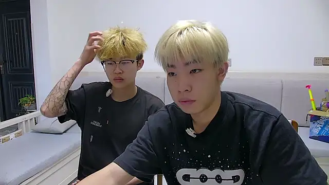 Chili-001 online show from April 4, 9:51 am