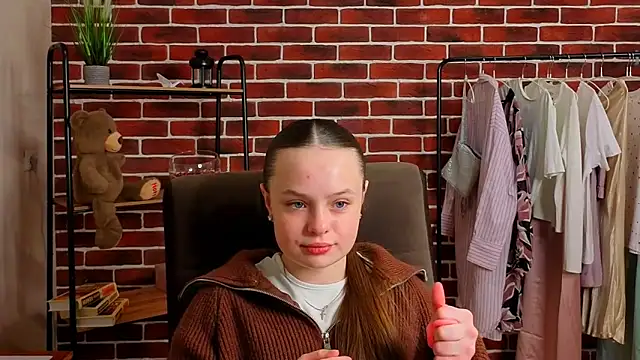 CarollScottt online show from April 7, 1:00 pm