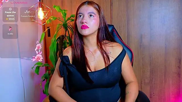 Snapshot of Victoria_Rous chatting on May 4, 8:38 pm Victoria Rous online show from May 4, 8:38 pm