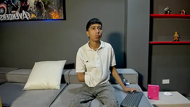 Snapshot of Ender_h0tt chatting on March 19, 1:48 pm Ender h0tt online show from March 19, 1:48 pm