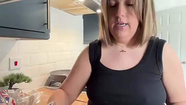 Snapshot of annabellewarick chatting on March 23, 9:57 am annabellewarick online show from March 23, 9:57 am