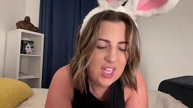 Snapshot of annabellewarick chatting on April 3, 6:50 pm annabellewarick online show from April 3, 6:50 pm