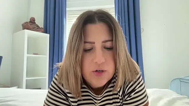 Snapshot of annabellewarick chatting on April 11, 2:21 pm annabellewarick online show from April 11, 2:21 pm