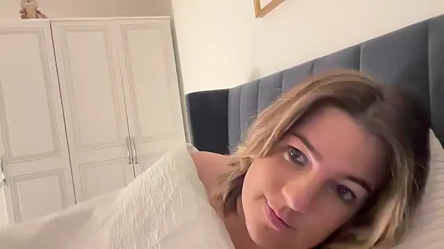 Snapshot of annabellewarick chatting on April 16, 9:39 pm annabellewarick online show from April 16, 9:39 pm